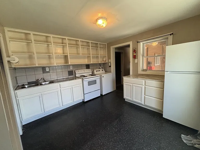 235 Curtis St — Photo 14
