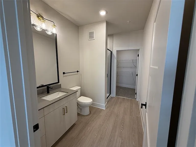 District on the Etowah Apartments — Photo 1098