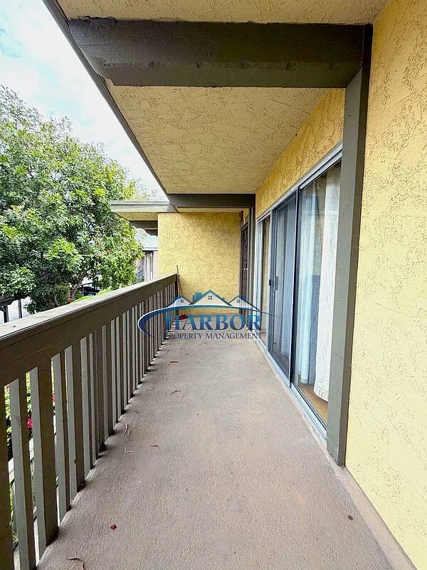3 bed, 2.0 bath, 1066 sqft, $3,095 — Photo 4