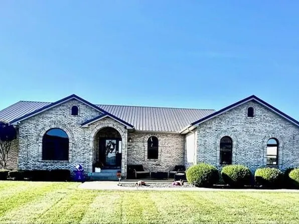 1140 Crestwood Dr, Prestonsburg, KY 41653