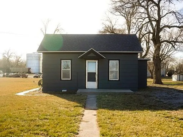 739 12th Ave, Fairmont, NE 68354