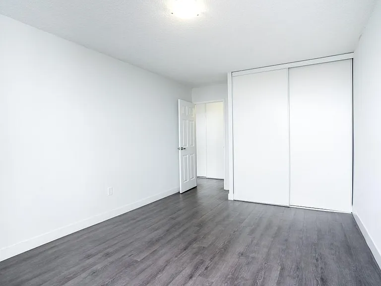 33 Davisville Ave — Photo 16