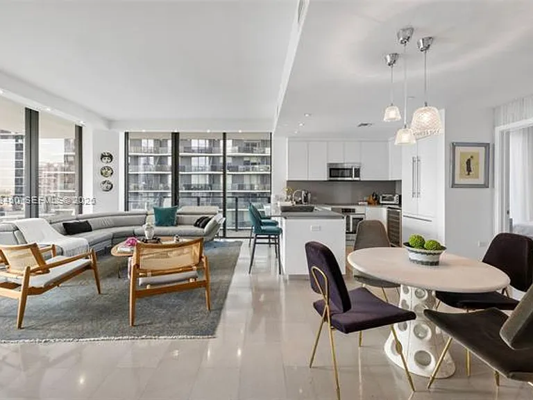 88 SW 7th St #1201 — Photo 25