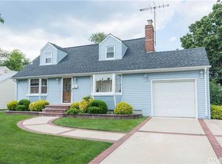 85 Woodbine Dr N, Hicksville, NY 11801