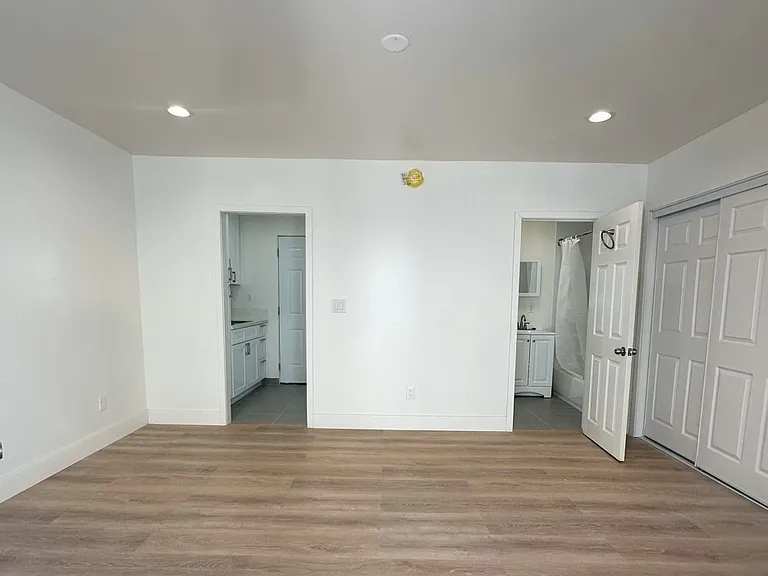 1464 Gaviota Ave #7 — Photo 2
