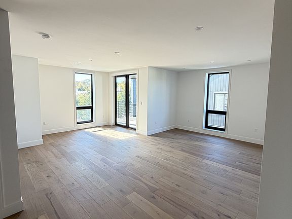 3rd image of 1121 Dorchester Ave #206