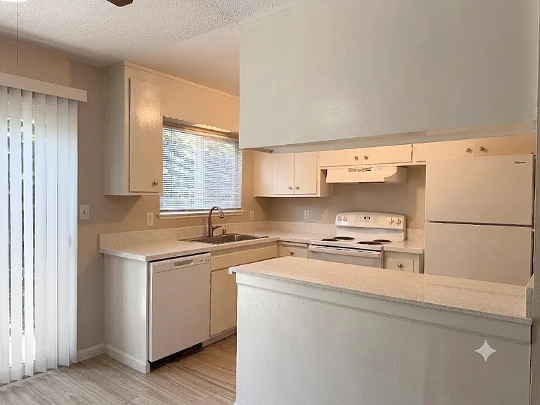 Updated kitchen with snackbar