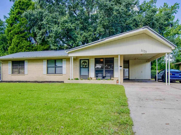 1123 S Park Ave, Gonzales, LA 70737