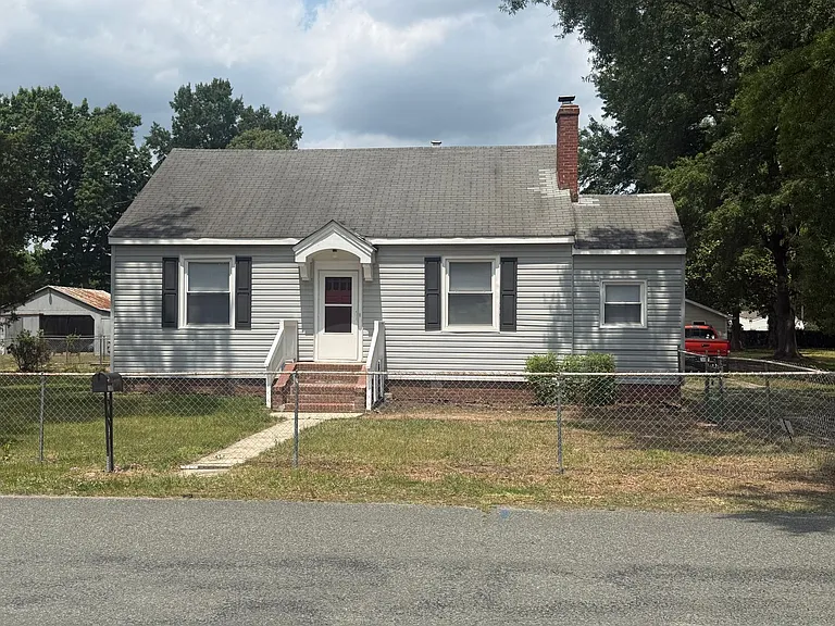 1840 Powell Rd — Photo 1