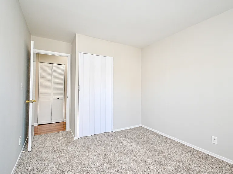 647 Bellaire Ct — Photo 20