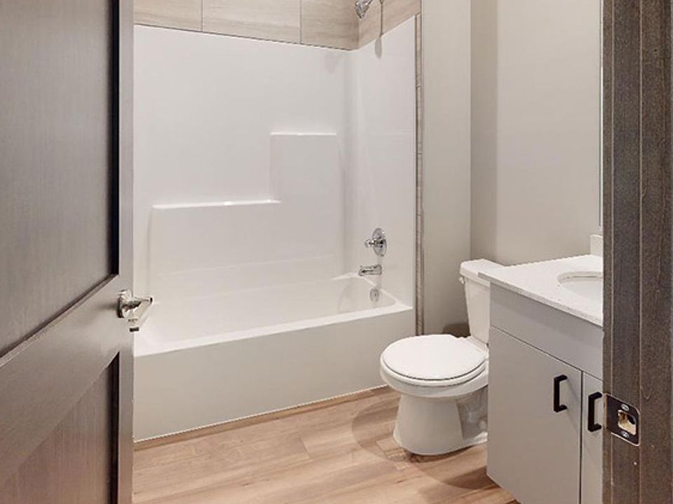 2nd image of 614 11th Ave SE #101