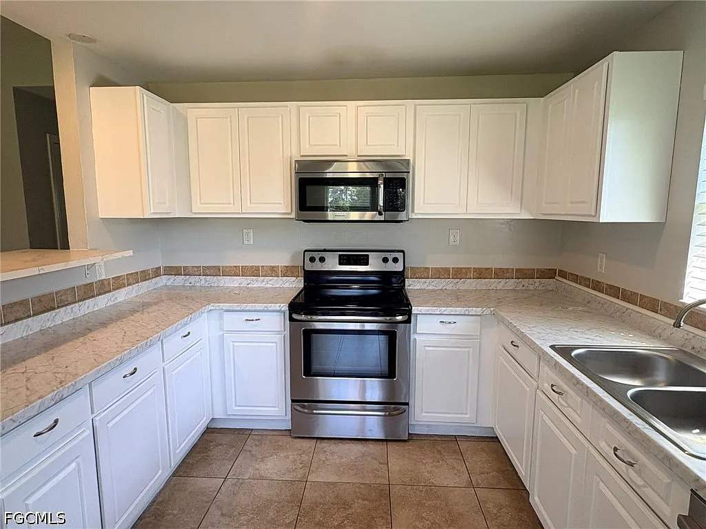 3 bed, 2.0 bath, 1609 sqft, $1,800 — Photo 3