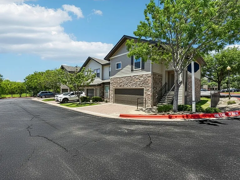 Las Brisas Apartments | Homes for rent in Round Rock, Texas