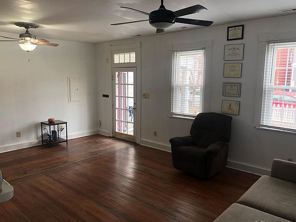 4th image of 2219 Venable St