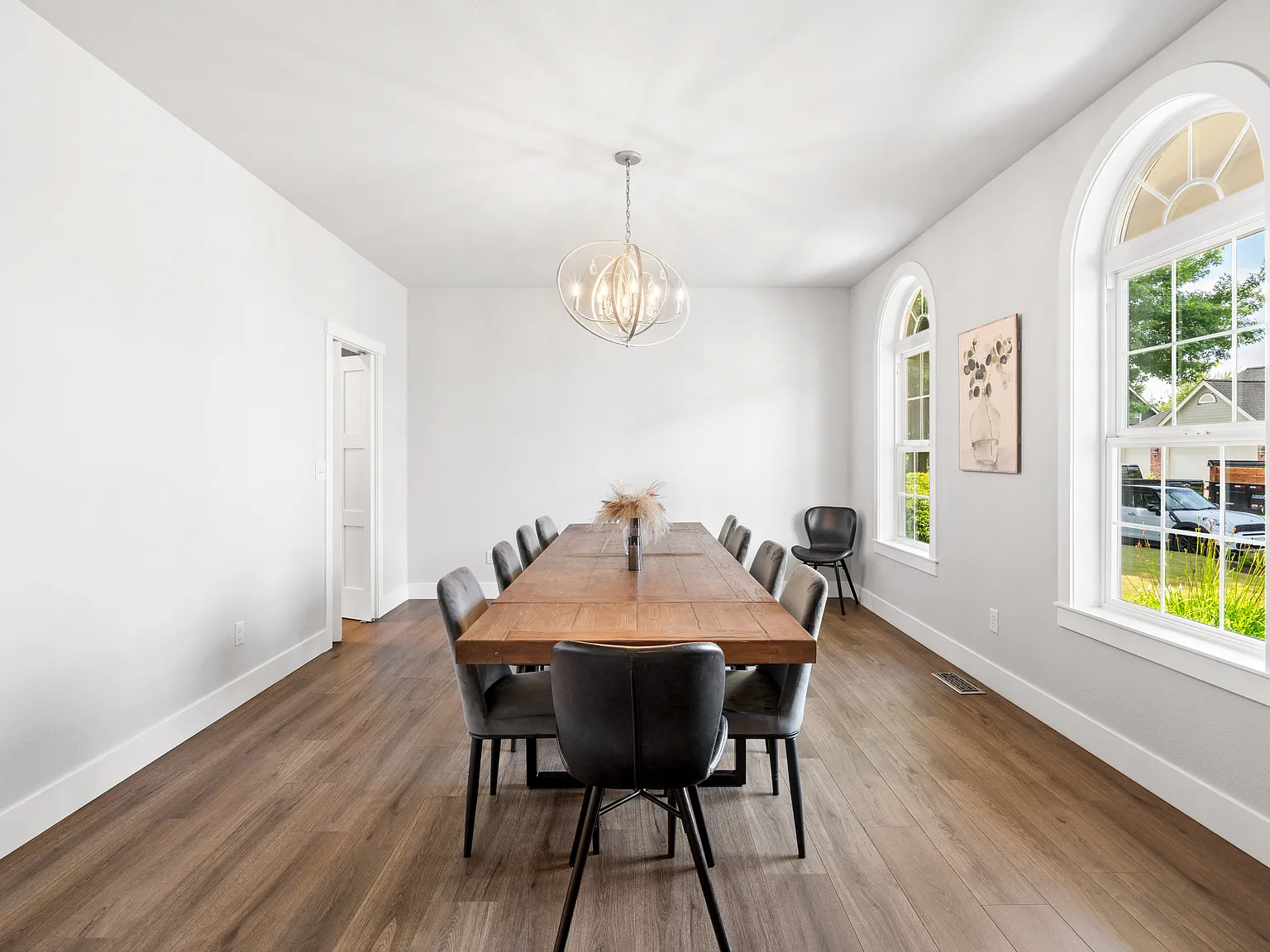 5 bed, 3380 sqft, $6,100 — Photo 3