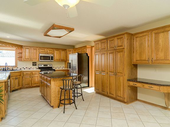 3rd image of 653 Ironwood Cir