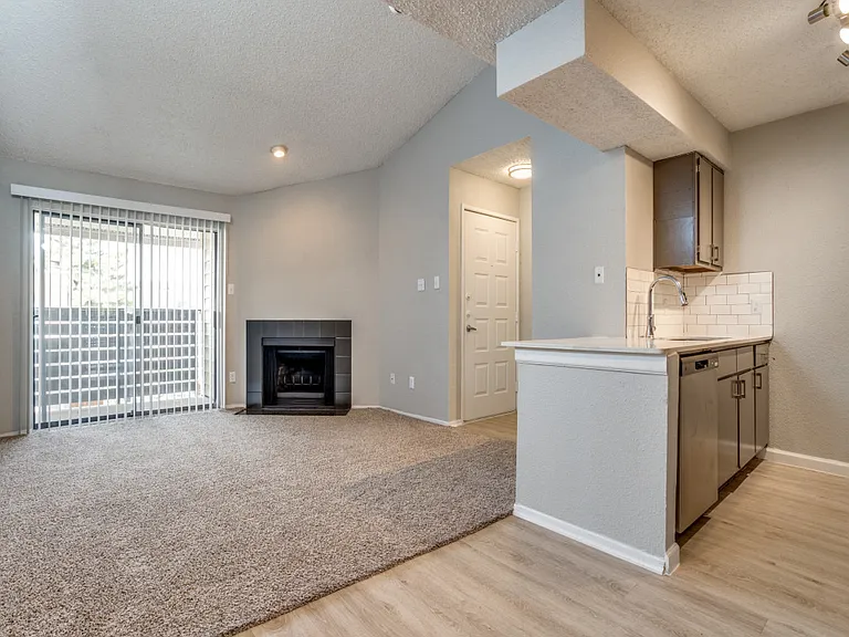 Hudson Apartments — Photo 6