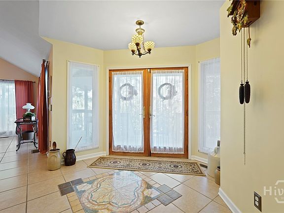 4th image of 10 Pinetree Road