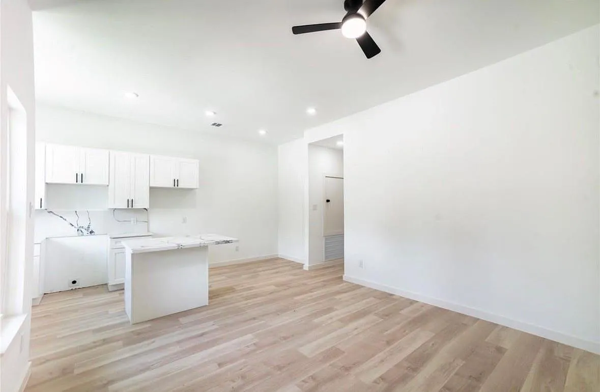 3 bed, 2.0 bath, $2,000 — Photo 3