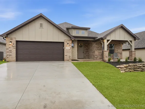 2048 E 129th Pl S, Jenks, OK 74037