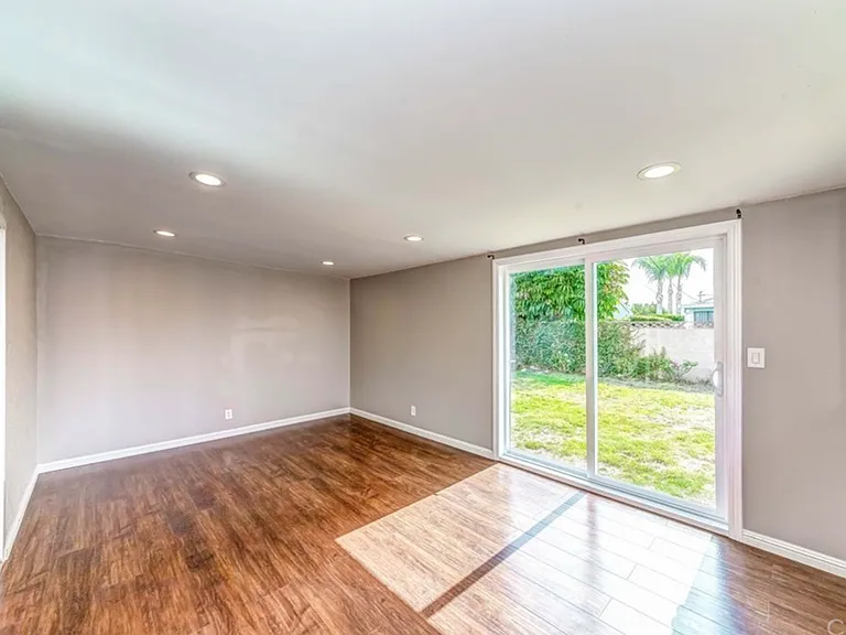 10312 Miranda Ave — Photo 14