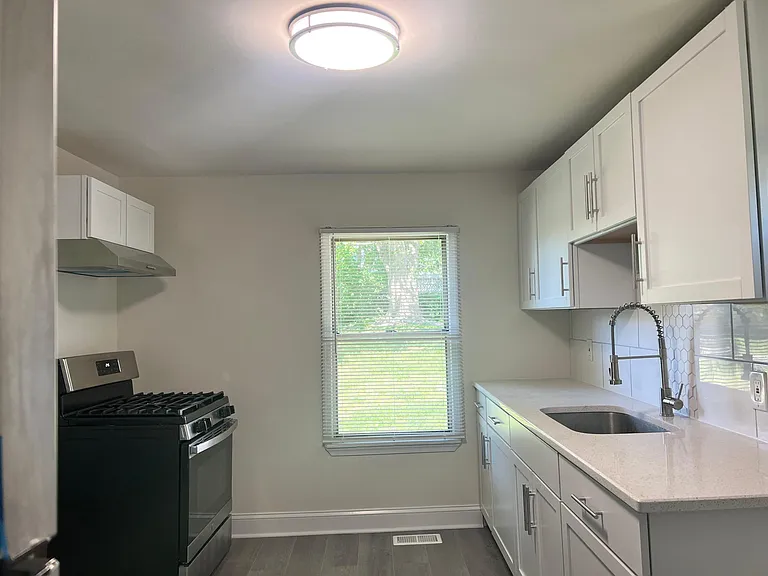 3501 Post Rd — Photo 12