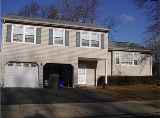 4 Meredith Rd, Edison, NJ 08817