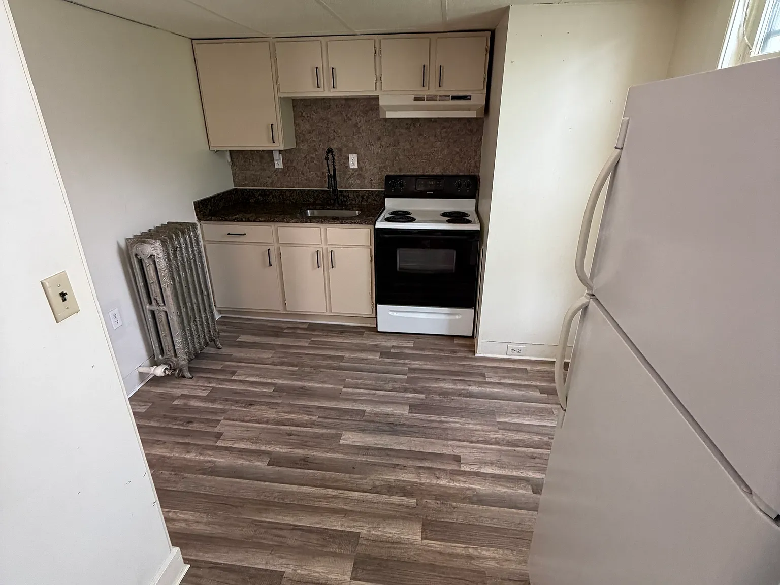 2 bed, $900 — Photo 2