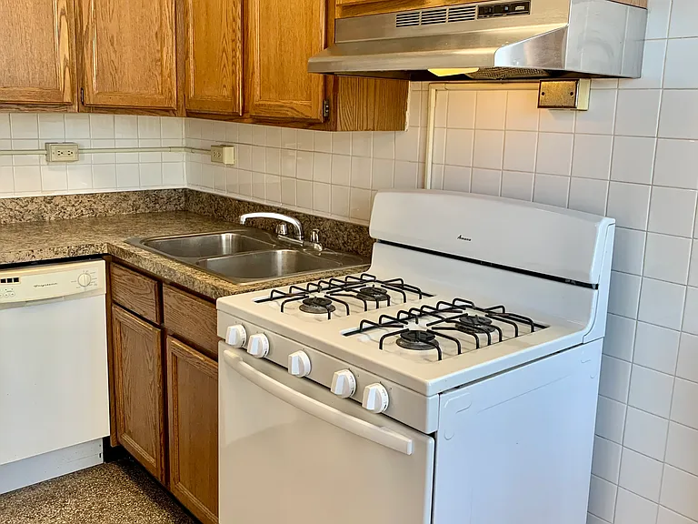 530 W Diversey — Photo 48