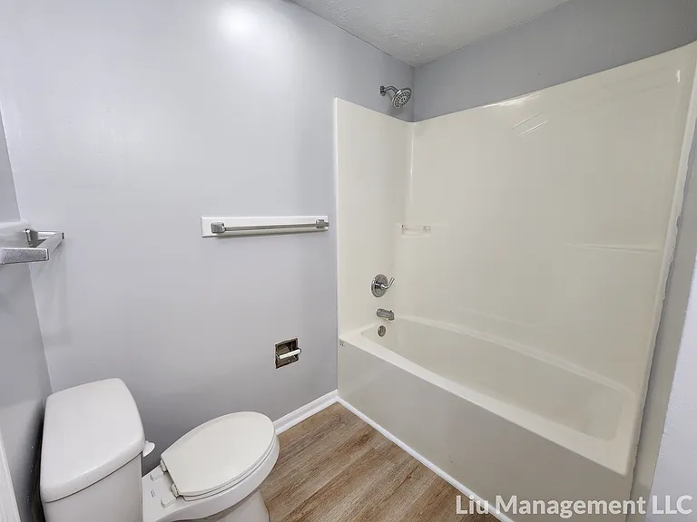 1042 N Traub Ave — Photo 8