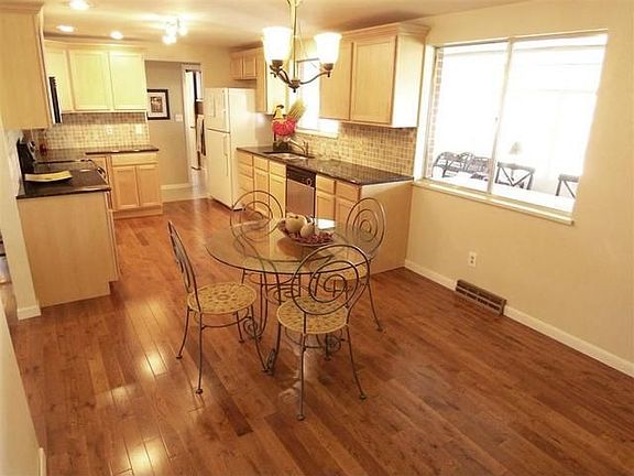 5th image of 9497 N 89th St