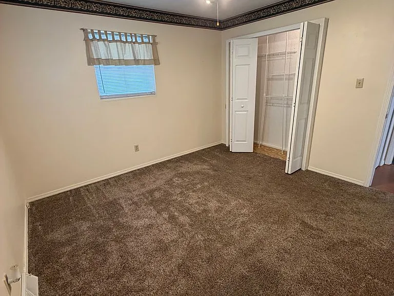 412 S Duke Ave — Photo 17