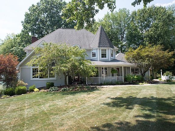 2nd image of 1702 Rosewood Dr