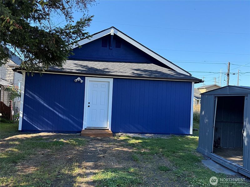 4th image of 816 Perry Avenue