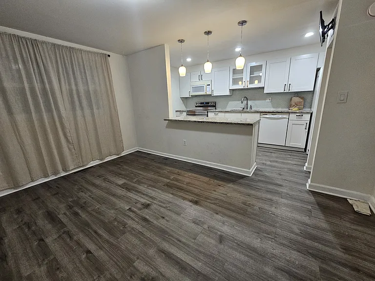 Regina Dr — Photo 20