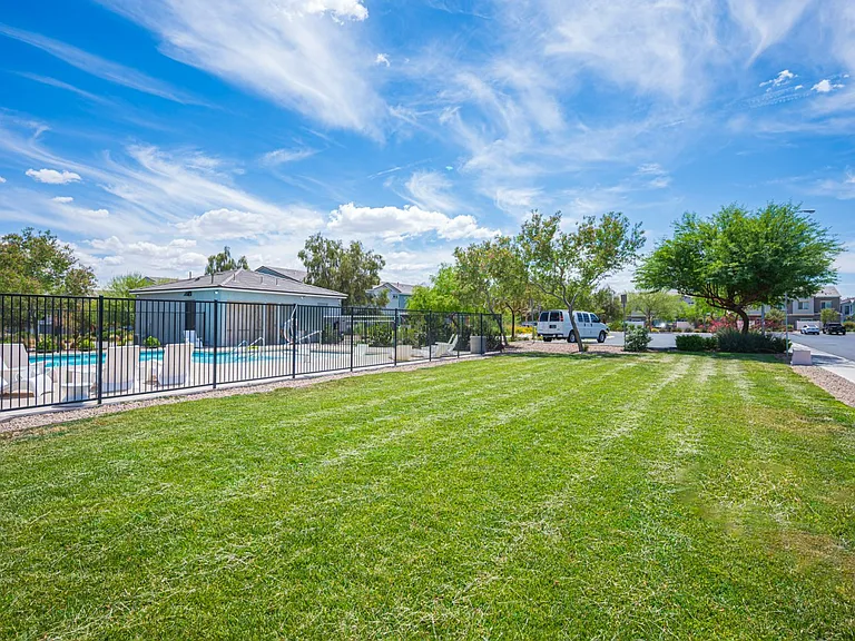 2715 Amazing Meadows Ave — Photo 43