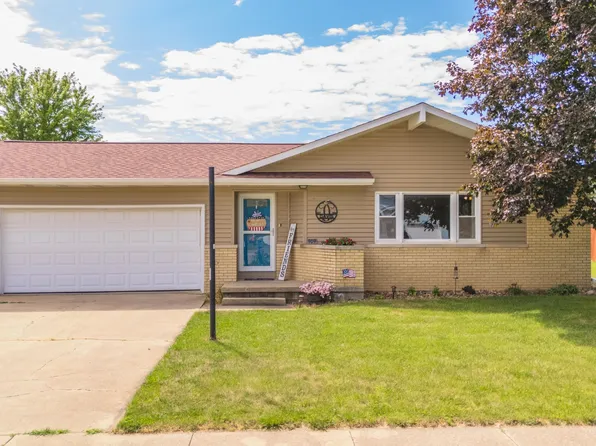 909 N Illini Ave, Pontiac, IL 61764