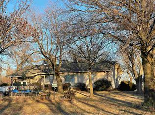 9828 N Golden Prairie Rd, Moundridge, KS 67107