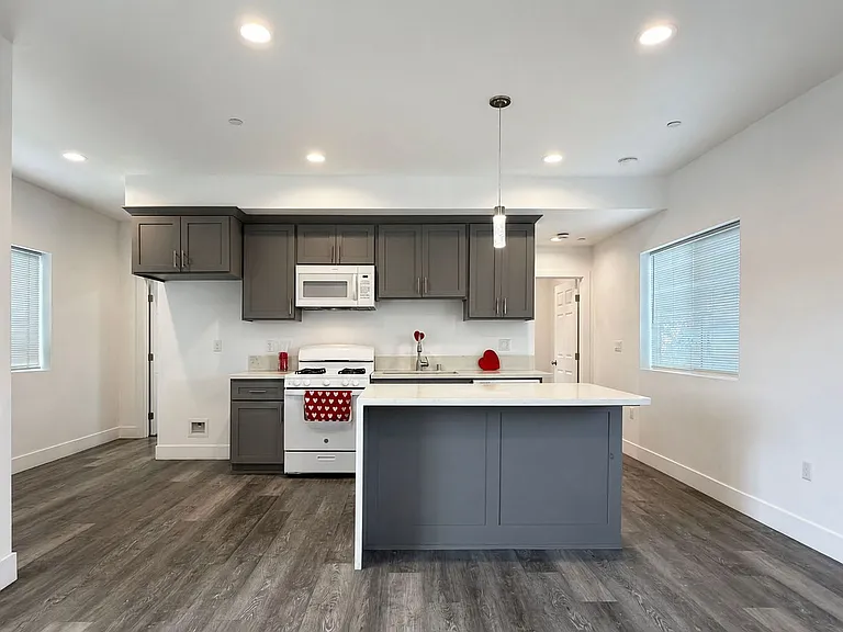 1491 Atlantic Ave — Photo 3