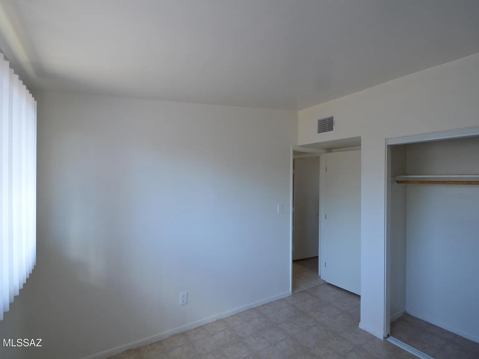 2 bed, 1.0 bath, 725 sqft, $895 — Photo 3