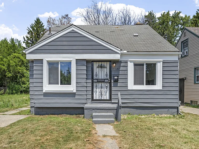 16039 Fairmount Dr — Photo 2
