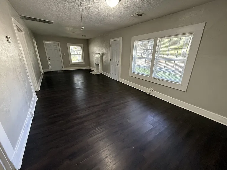 728 N Holmes St — Photo 4