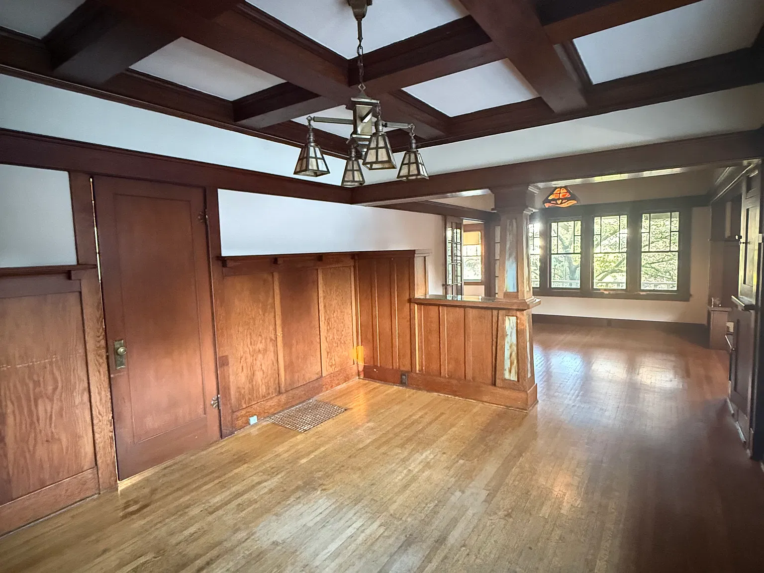 4 bed, 2.5 bath, 2110 sqft, $4,000 — Photo 2