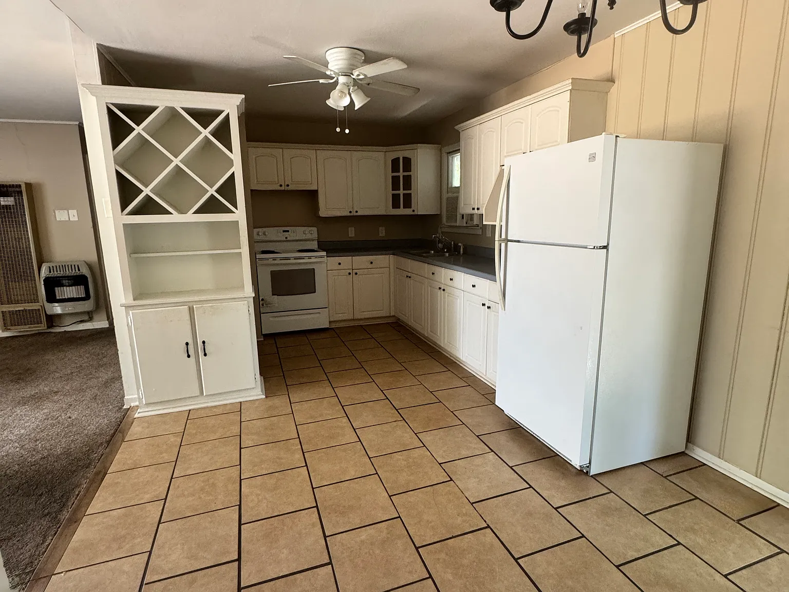 3 bed, 1012 sqft, $1,350 — Photo 2