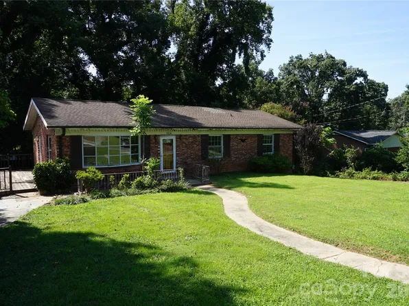 5214 Northview Dr, Hickory, NC 28601