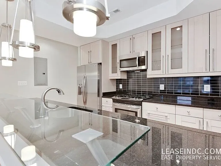 233 R St NE #A — Photo 10