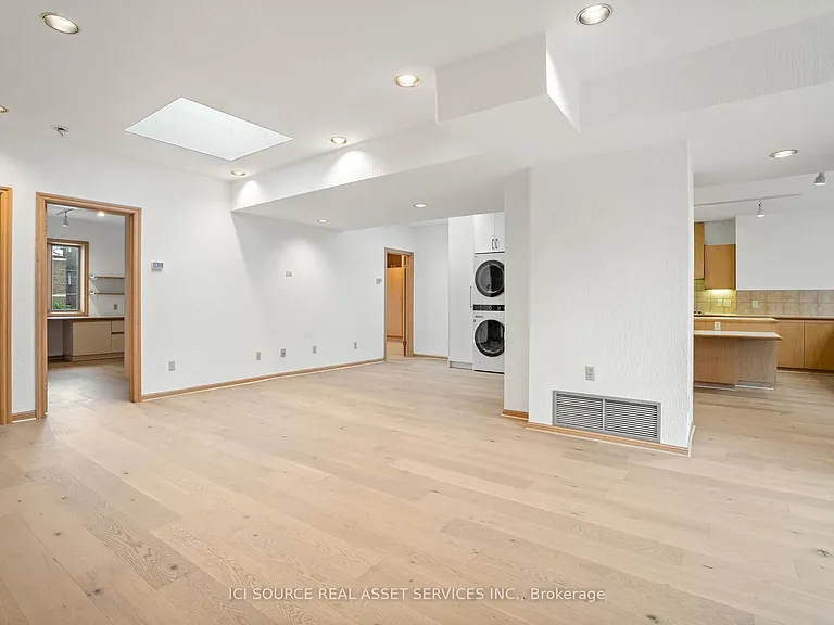 574 Saint Clair Ave W #UPPER — Photo 9