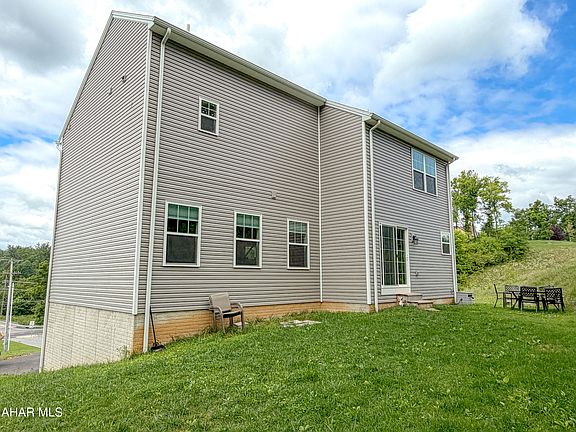 5th image of 120 Chris St