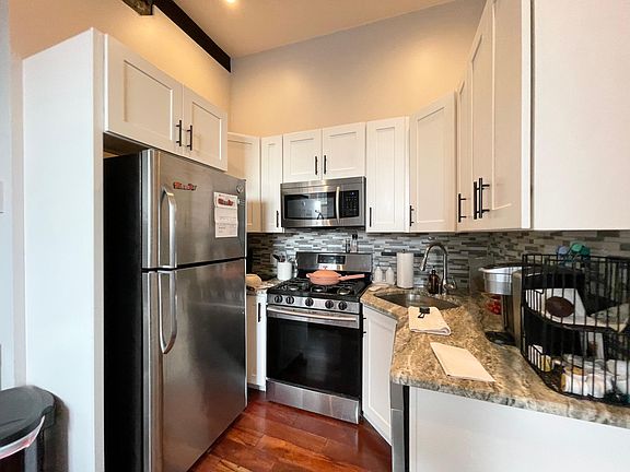 4th image of 1027 E Montgomery Ave #7F