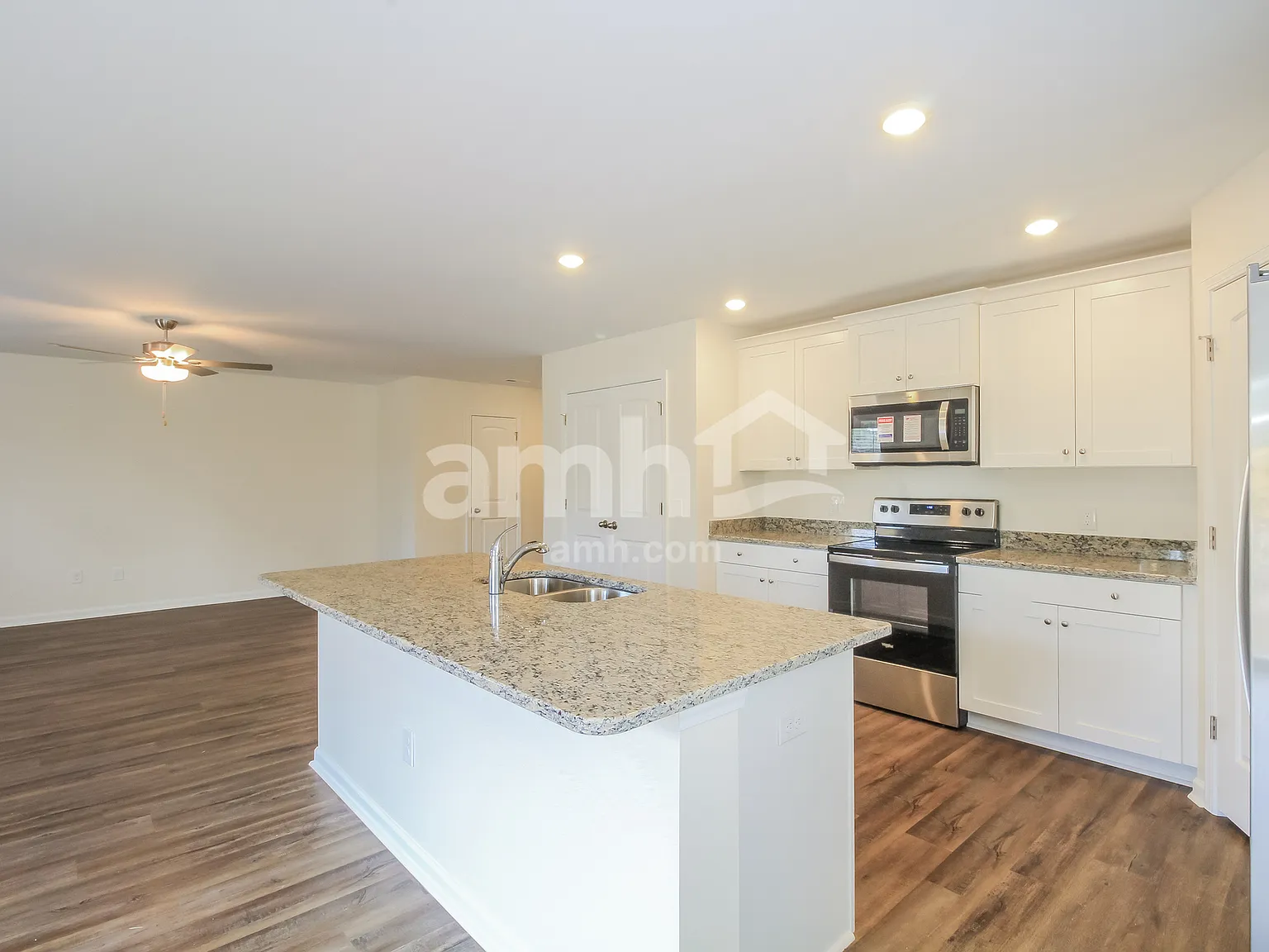 3 bed, 2.5 bath, 1800 sqft, $2,335 — Photo 4